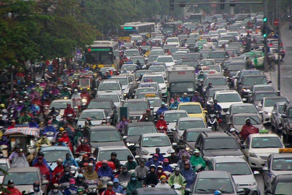 Hà Nội mù mịt, tắc cứng trong mưa phùn